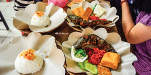 5 Pecel Lele Paling Enak di Bandung yang Bikin Nagih!, pecel lele paling enak di Bandung