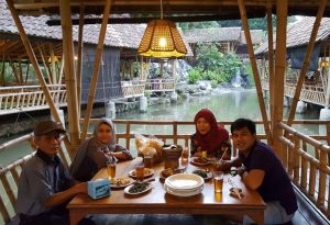 Restoran Gurih 7, rumah makan Sunda lesehan di Bogor