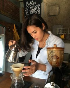 kopi susu hits di Bandung, Custom Coffee Garage
