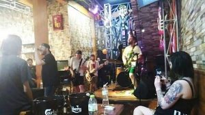 cafe dengan live music di Medan, Rockoffie