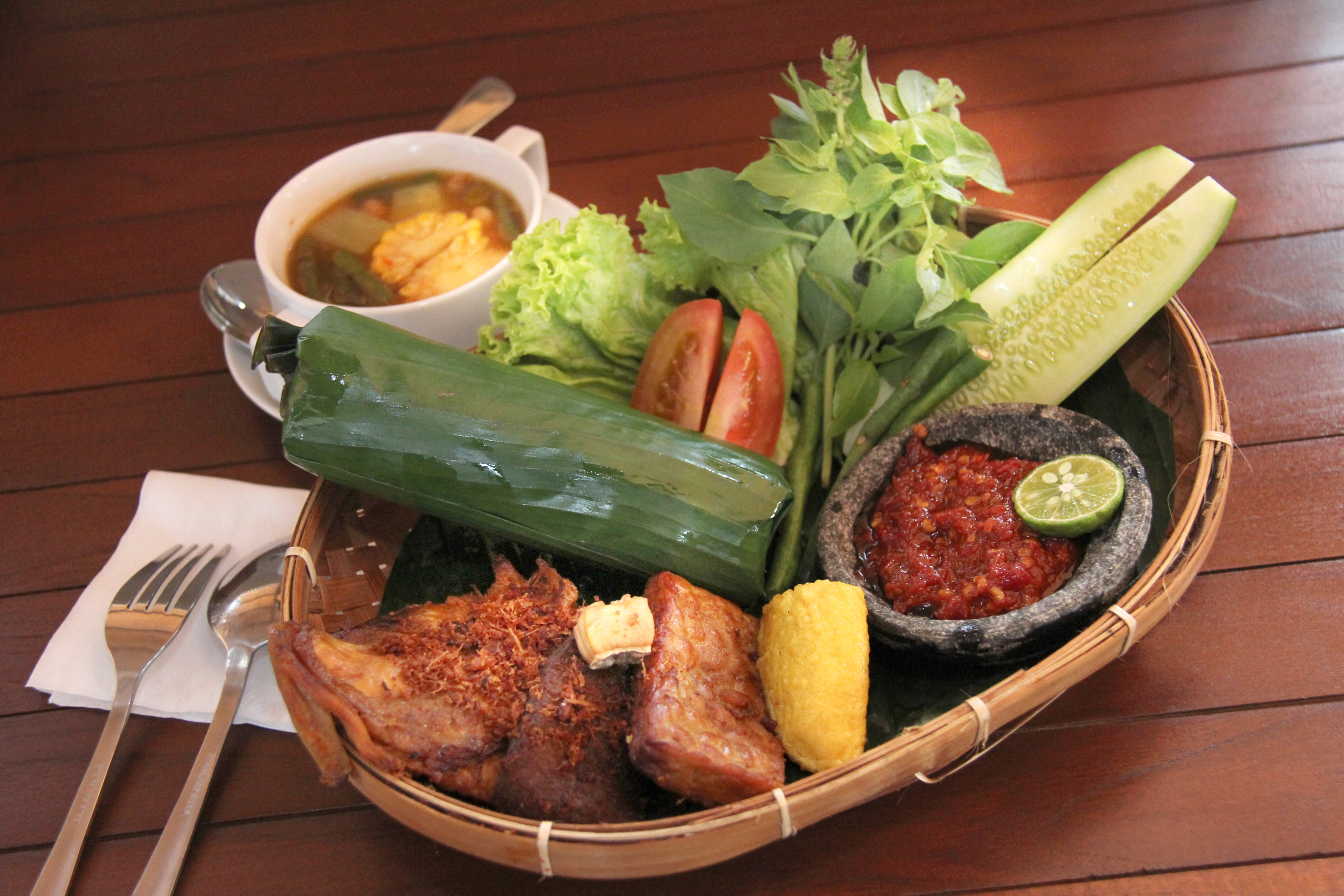  nasi timbel  Rumah Air Bogor Cari Makan Aja